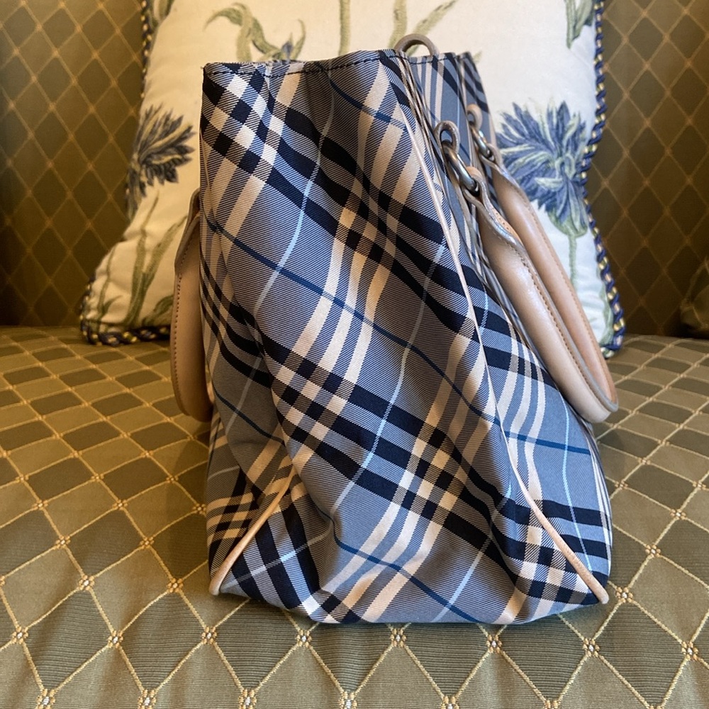 Authentic Burberry tote bag - Picture 5 of 15